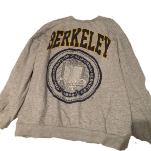 berska tröja - sjukt mysig och oversize tröja från berska köpt för 600 säljer för 200kr 