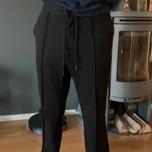 Kostymbyxor  - Fina kostymbyxor som tyvärr är lite förstora. Köparen står för frakt 