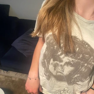 Tröja - As snygg tröja som inte kommer till användning just nu. Ett as snyggt tryck. Skriv vid fler bilder💕