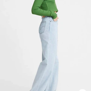 Levis jeans - Säljer dessa vid levis jeans i storlek 26x32. Tyvärr för små för mig och endast använda 1-2 gånger. Jeans är i nyskick och har inga defekter. Nypris 1349kr🥰Pris går absolut att diskutera.