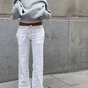 ALOBHA LINNEBYXOR💕 - Säljer nu dessa sjukt snygga och eftertraktade linnebyxor från Alobha label😍 storlek xs men jag skulle säga att de även passar s. Köpte de här på plick men skicket är bra, som nya! Går inte att få tag på längre🥰