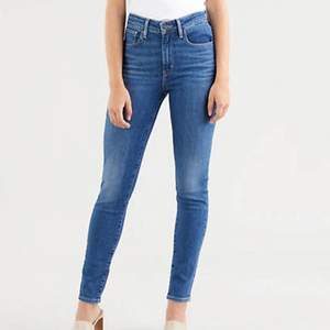 Så fina jeans från Levis, säljer då de inte kommer till användning, nypris 1300, köparen står för frakt