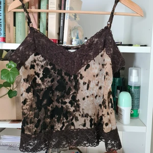 Meshlinne humana - Kontakta innan köp nu! Köpt på humana, i 9/10 skick! I meshtyg men inte alls så genomskinligt. Står strl L men passar nog m-l🌈🌸 Jag på bilden är s och den är lite stor på mig. Strechig