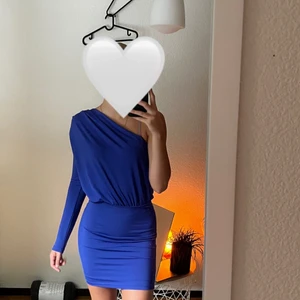 Klänning - Fin och skön. Pris går att diskutera och frakt står köparen för!