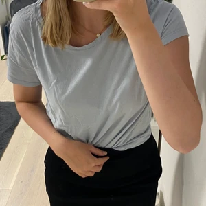 Ljublå tshirt - Supersöt tshirt från H&m i strl M. Endast använd ett fåtal gånger🥰