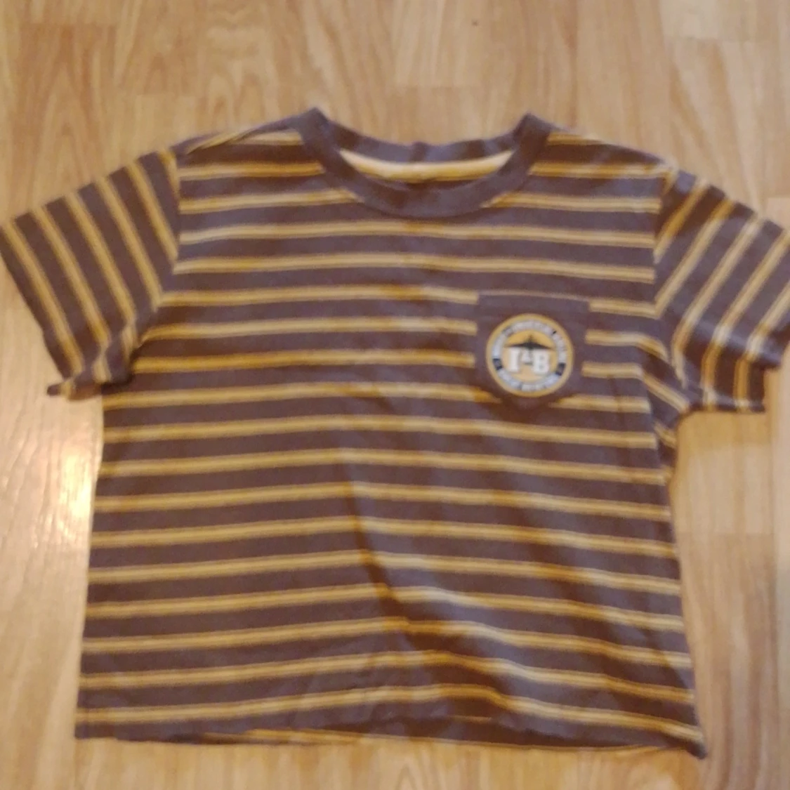 T-shirt i tjockare tyg jag croppat själv