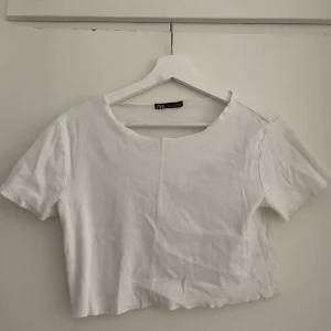 Cropped tshirt  - Storlek L men som en S/M