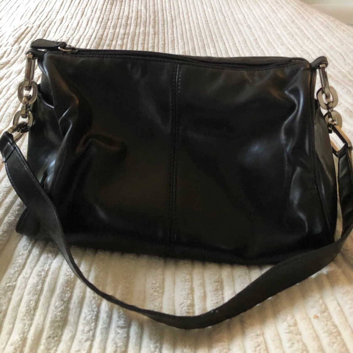 Svart läderimitations väska