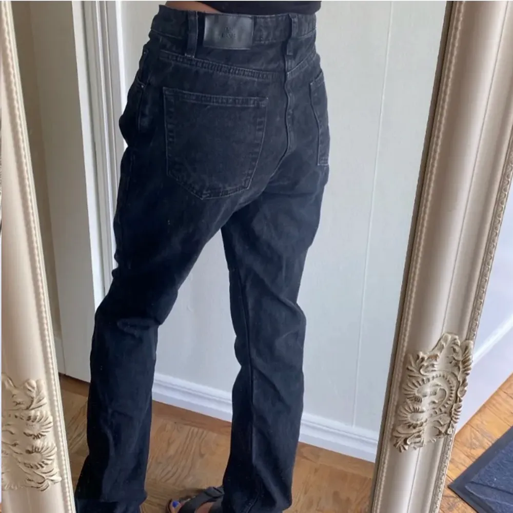 Fina raka jeans från Nelly i storlek 34. Jeans & Byxor.