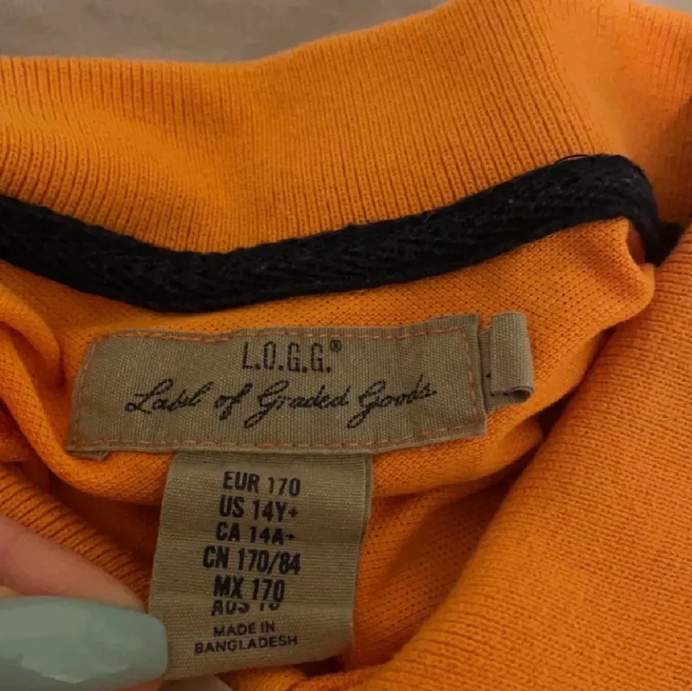 En fin Vintage tröja från en hm kollektion år 1993 i strl. M. Den är i fint skick och är knappt använd. Säljer då jag tyvärr inte använder den.  Pris kan diskuteras😇 . Tröjor & Koftor.