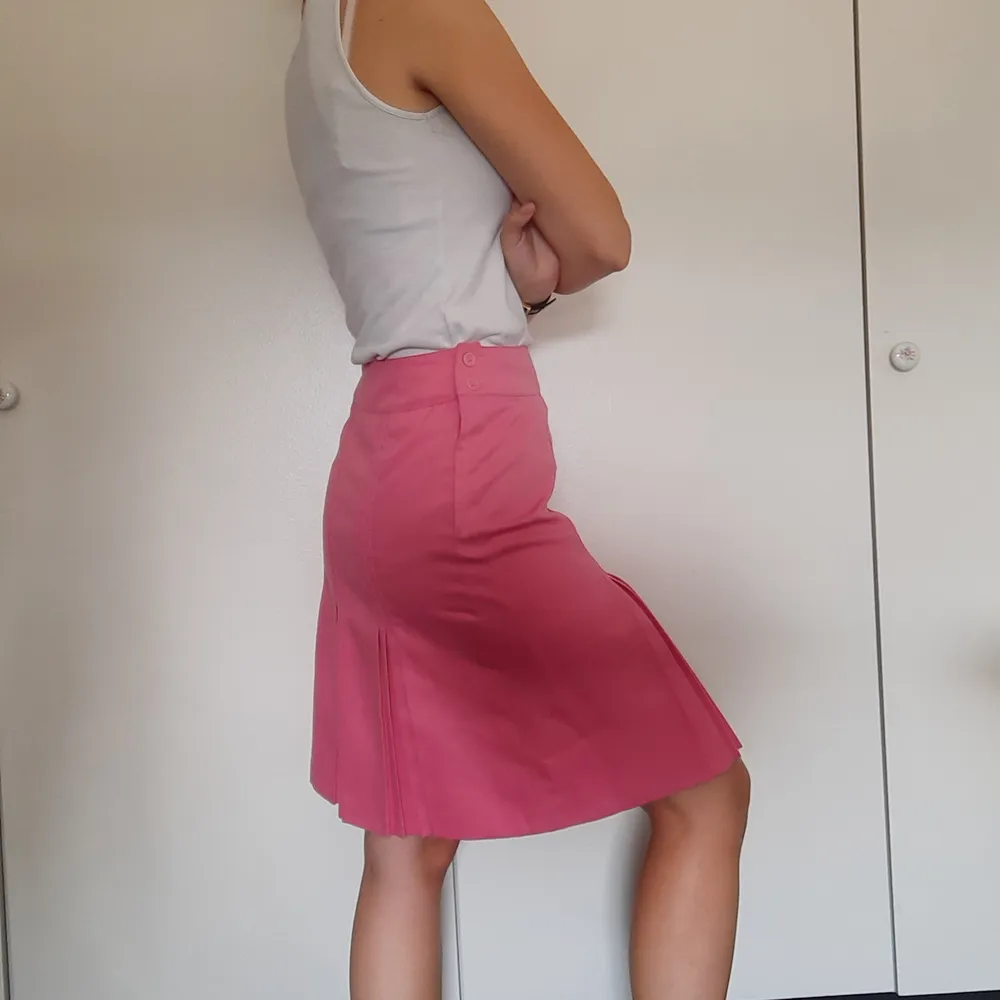 Söt rosa vintage kjol i mycket gott skick.   Storlek: S/36. Kjolar.