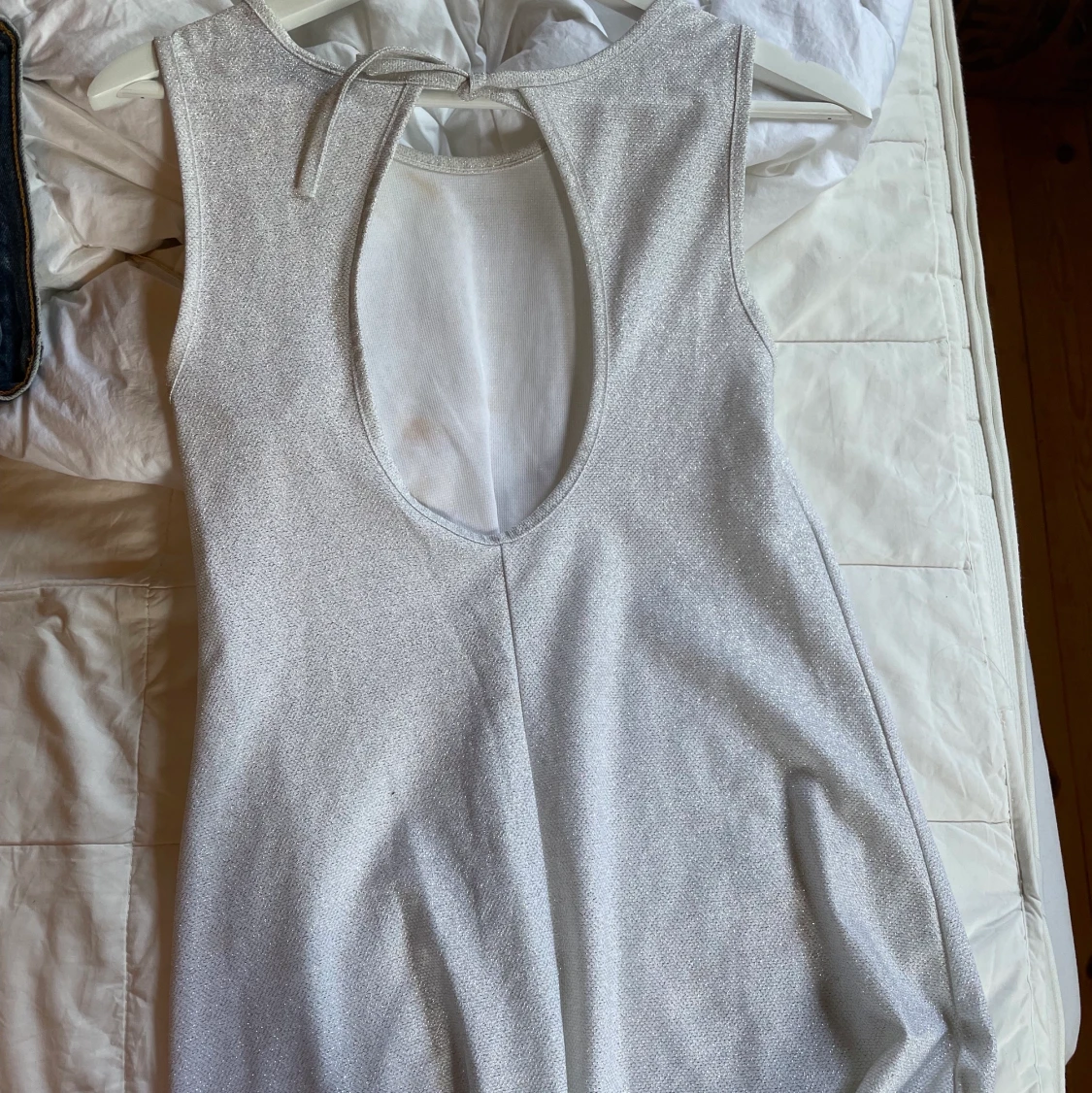 Glittrig klänning (till höger) - 91