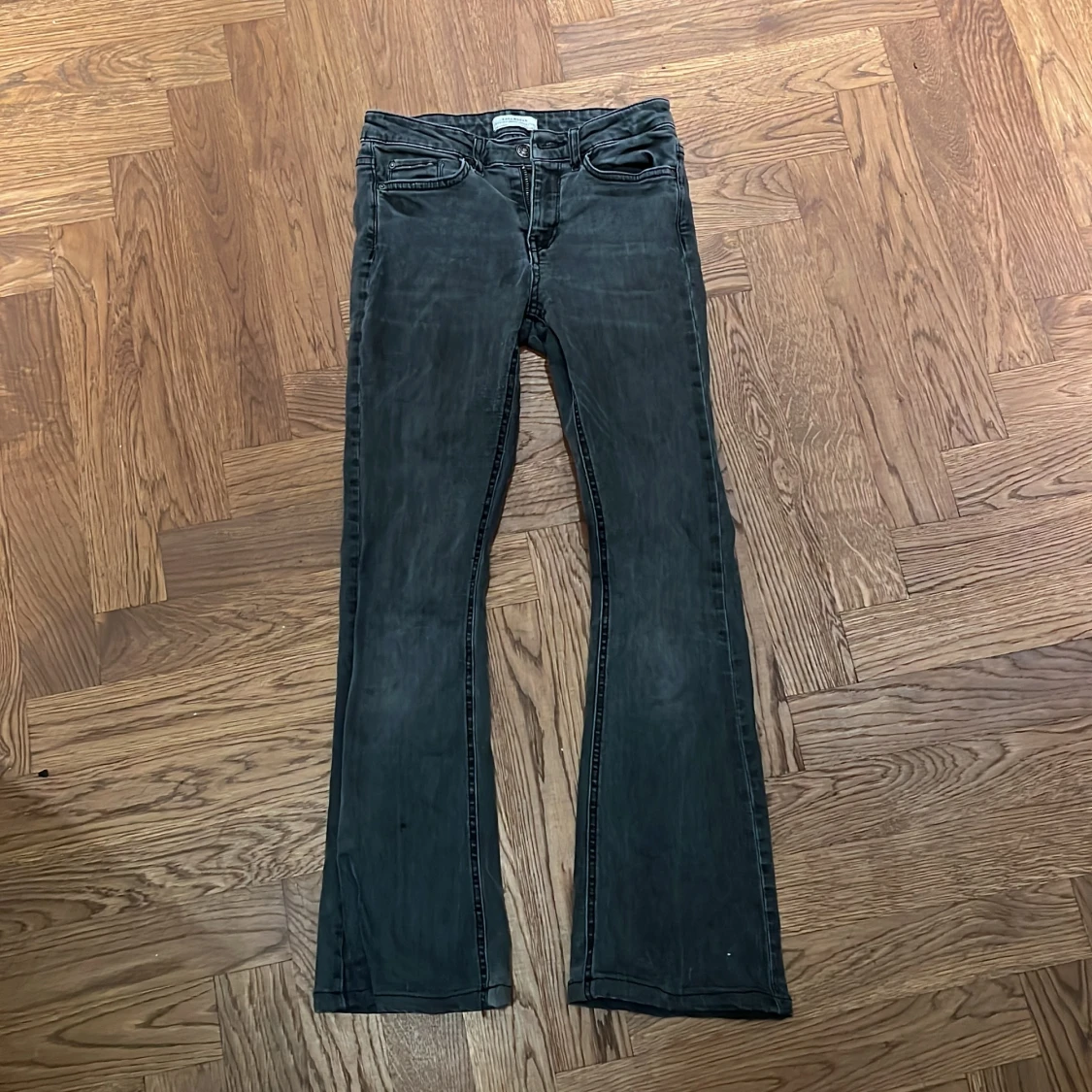 Lågmidjade slutsålda jeans
