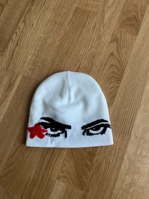 Mössa  - Bekväm mössa med en snygg streetstyle design. 