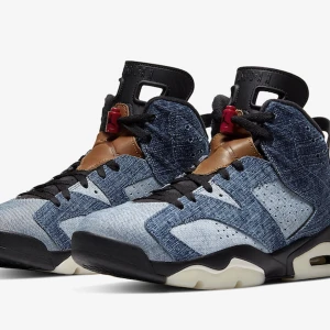 Jordan 6 Washed Denim - Väldigt bra skick typ aldrig använda. Säljer för jag inte använder dom längre. Orginallåda finns med och extra vita snören. Nypris är cirka 3000 kr. Betalning sker via swish. Kan mötas upp i Västerås