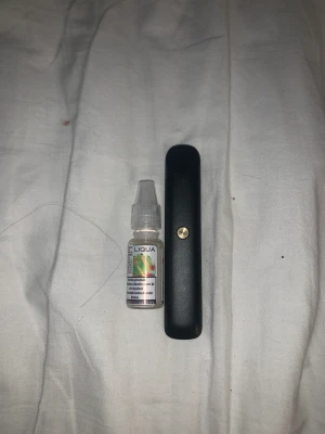 Vaptio razor - Helt oanvänd har endast legat i min väska, originalförpackning tillkommer med laddare. Tuttifrutti juice ingår tillsammans med en Prefilled pod!
