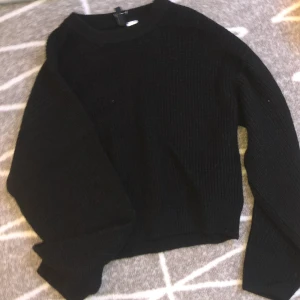 Stickad tröja - Stickad tröja tyvärr för stor för mig