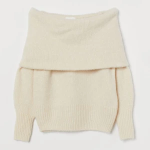 Stickad h&m tröja - Så fin stickad off shoulder tröja från hm💗 har använt fåtal gånger och har inga tecken på användning!