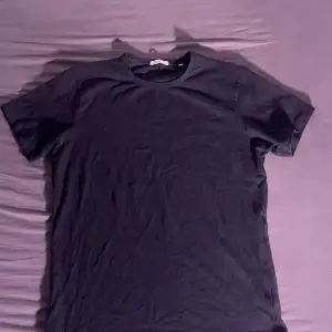 Basic svart tshirt