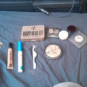 Smink - Smink paket. Du får med allt men du kan köpa separat men de blir dyrare då jag vill få bort detta. Inget av detta är använt. 2 ögonskugg palleter. 3 singel ögonskuggor. 1 highlighter. 1 frans verktyg. 1 mörkare color fix. 1 frans serum. 