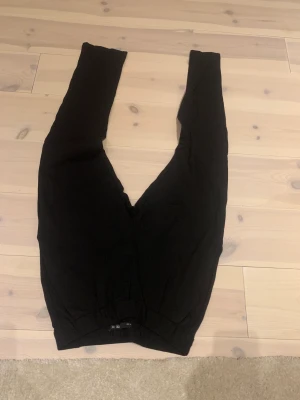 Mjukisbyxor - 2 mjukisbyxor ena lite mer kostym mjukis och de andra lite tajt 