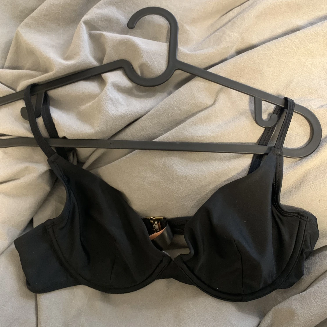 Thin wired bikini topp