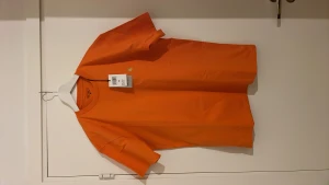 Carhartt WIP T-shirt  - T-shirt i tjock bomull med avslappnad passform. Oanvänd.