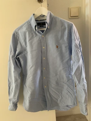 Skjorta  - Fin skjorta använd fåtal gånger. 