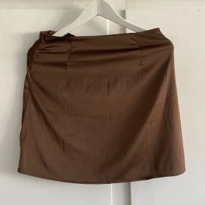 Brun silkeskjol - Brun silkeskjol, bra skick, skön