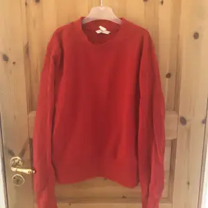 Röd tröja meddela för mer info 
