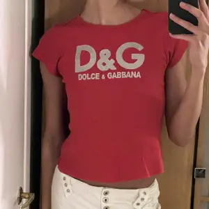Säljer denna snygga Dolce & Gabanna t-shirt!