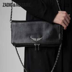 Zadig väska  - Säljer nu min sparsamt använda zadigväska då den inte kommer till användning. Köpt i butiken i Stockholm. Har dustbag och kan kanske leta upp kvittot. Köpte för ca 4000