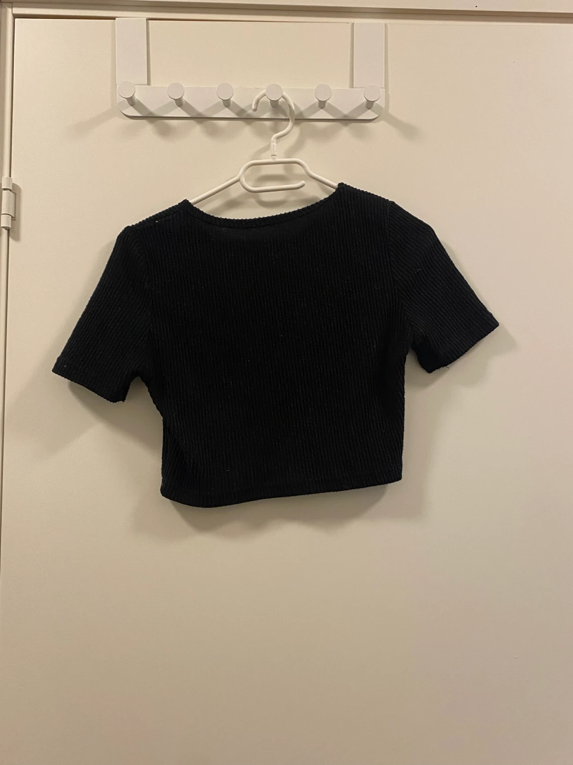 Svart kort topp  - 90