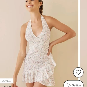 Sommarklänning - Säljer denna sommarklänning från Nelly jag köpte i somras men inte använde för det inte är min stil 🫶