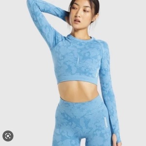 Gymshark adapt camo croptop - Slutsåld Gymshark croptop från Adapt camp collectionen. XS - använd men i fint skick!