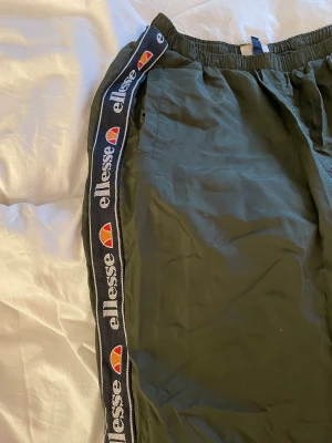 Elesse track byxor - Inte mycket använda, som nya.  Storlek s