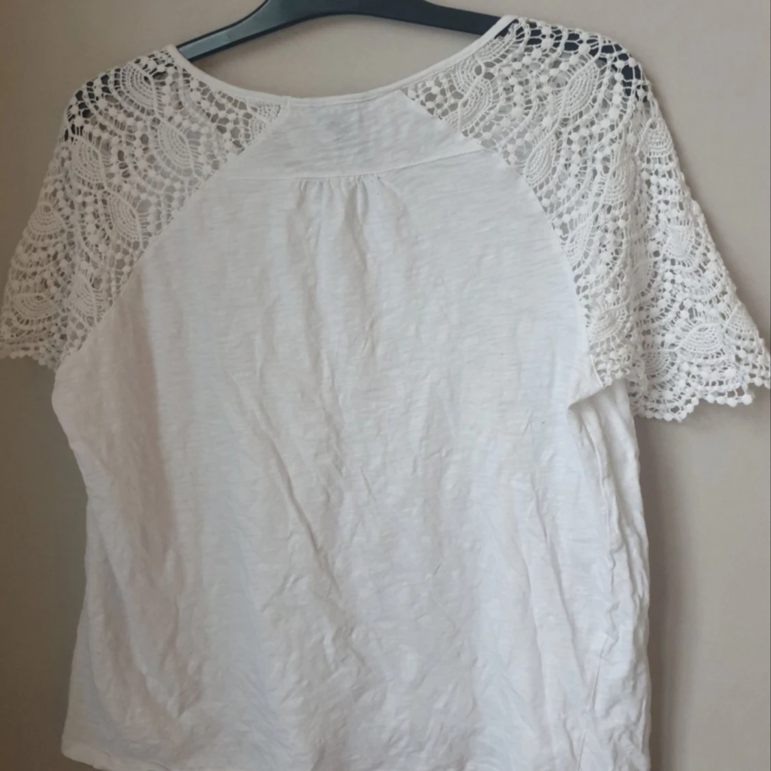 Fin top storlek 46/48 med spets - 90