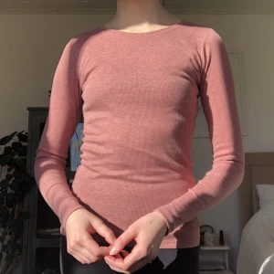 Rosa långärmad tröja - Blush rosa långärmad topp från new yorker. Jätteskönt materia!🤭