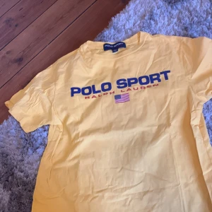 Säljer Ralph lauren tröja för den var för liten! - Bra skick 