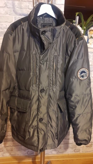 Canada Jacka XL - Väldigt fint Canada Jacka stl XL Användande tvågånger Mörk grön  Nystan nytt