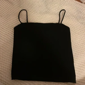 Svart crop top  - Aldrig använd. 