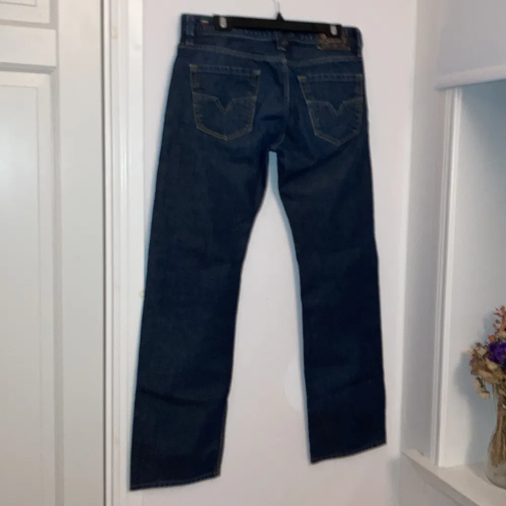 Snygga diesel jeans i mycket bra skick! Ett måste i garderoben, tyvärr passar dom inte mig, just därför jag säljer!  . Jeans & Byxor.