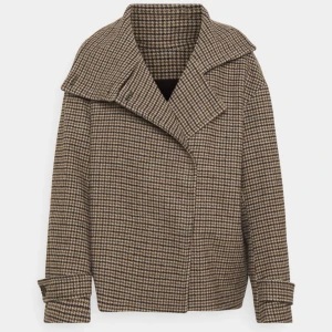 Arket Jacka - Tänkte sälja min älskade jacka från Arket pga den inte längre används! Den är välskött och ser ut som ny! Köpt för 1500🤎