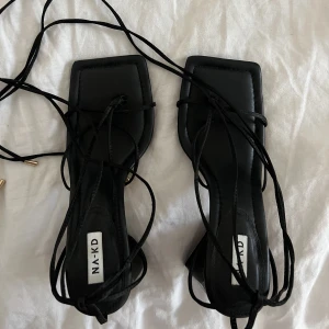 Klackar från NAKD  - Säljer dessa supersnygga klackarna från NAKD, säljes då jag har för många skor men är endast använda 1 gång.🤍