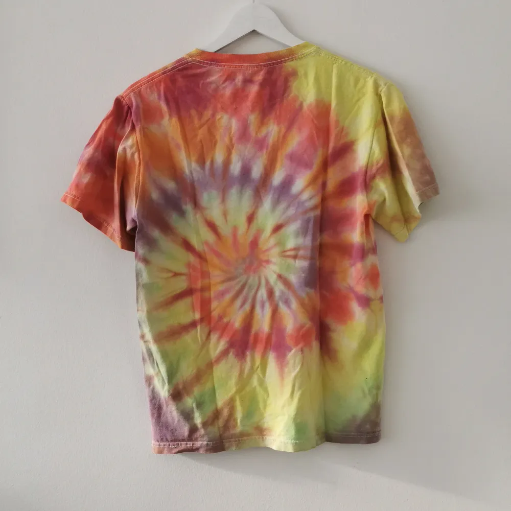 Cool tie dye tee shirt. I've worn many times and loved it but it's time to say babye ~ size S men, see ref pic of me wearing it. I'm 160cm tall. . T-shirts.