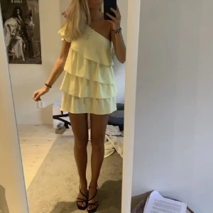 zara kläning  - säljer denna snygga o trendiga klänningen från zara!💛