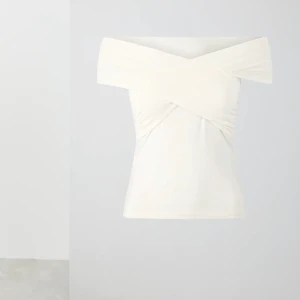 Slutsåld tröja från Gina tricot  - Jätte fin slutsåld tröja från Gina tricot i stl M.  Använd fåtal gånger!  Nypris 249 kr  Mitt pris 199 kr 