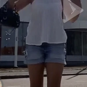 Jeansshorts - snygga lågmidjade jeansshorts!!