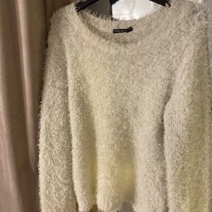 Tröja - Vit Gosig tröja från rut & circle, kliar inte alls och känns mysig på huden.