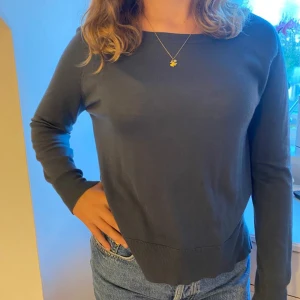 Tröja! - Jättefin tröja från zara, använd enbart ca 2 gånger.  Skriv för mer bilder!💘💥